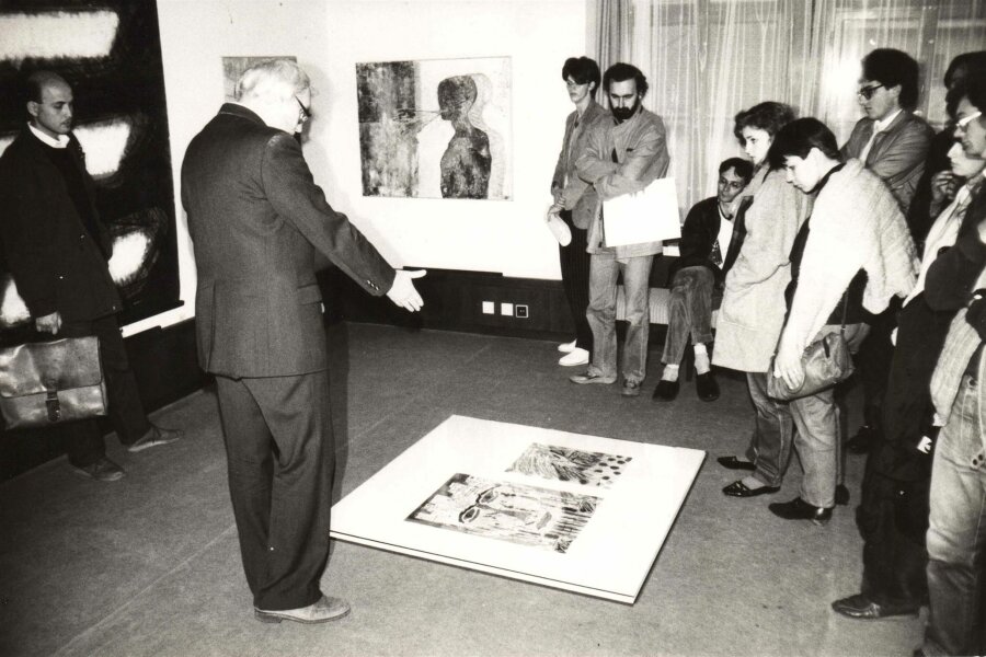 Snímek z besedy při zahájení výstavy, besedu vedl Leonid Ochrymčuk (na snímku), foto: Libor Teplý